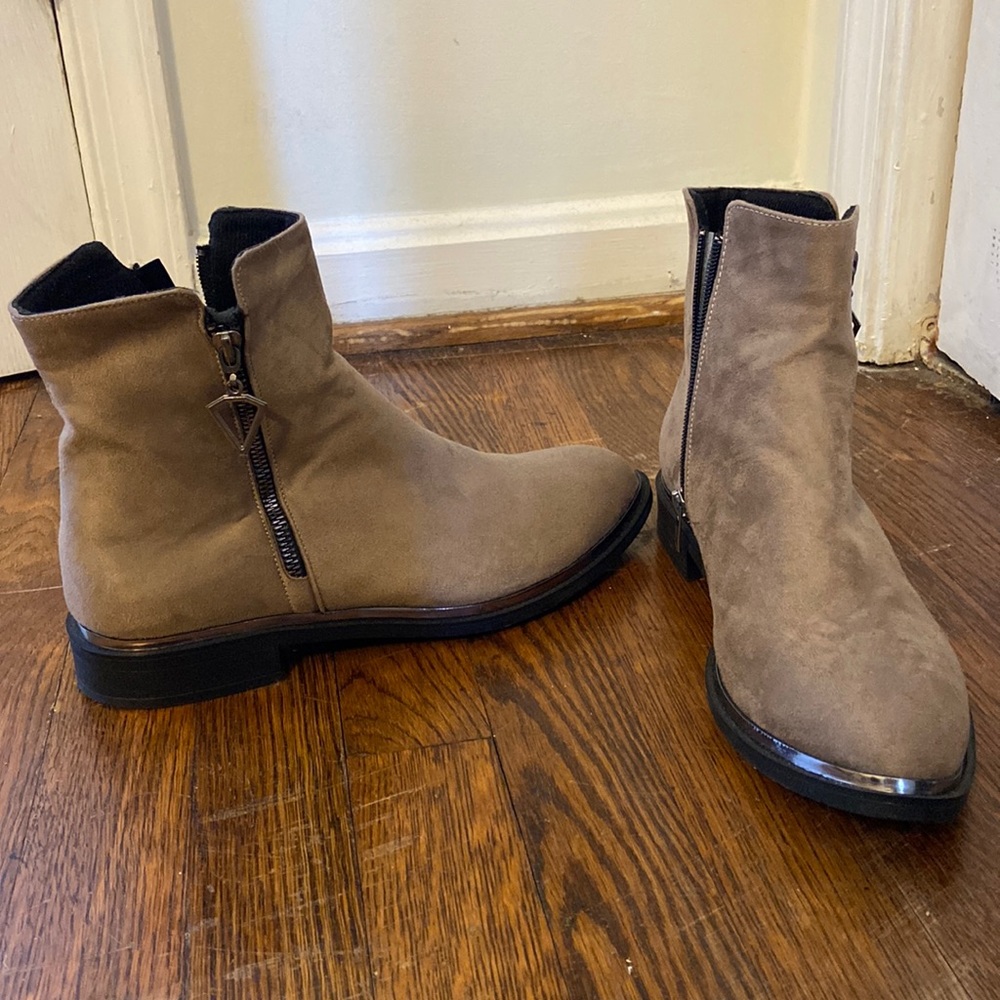 Suede boots